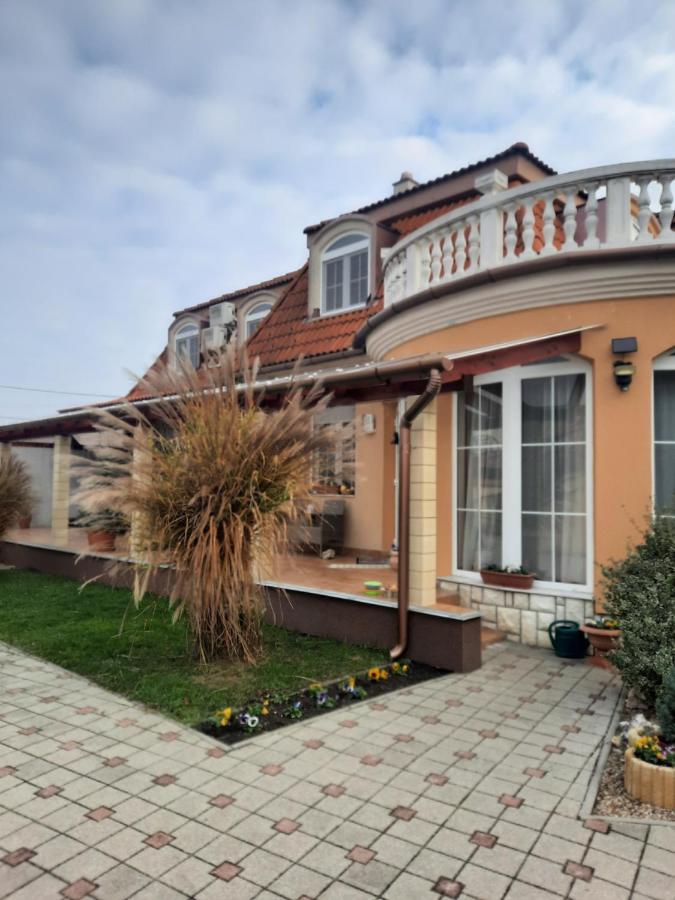 Ambrozia Guesthouse 瑙吉考尼饶 外观 照片
