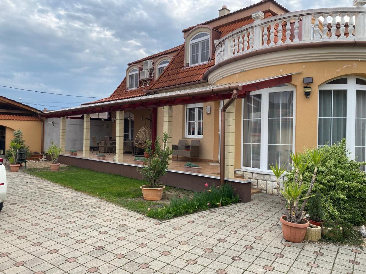 Ambrozia Guesthouse 瑙吉考尼饶 外观 照片