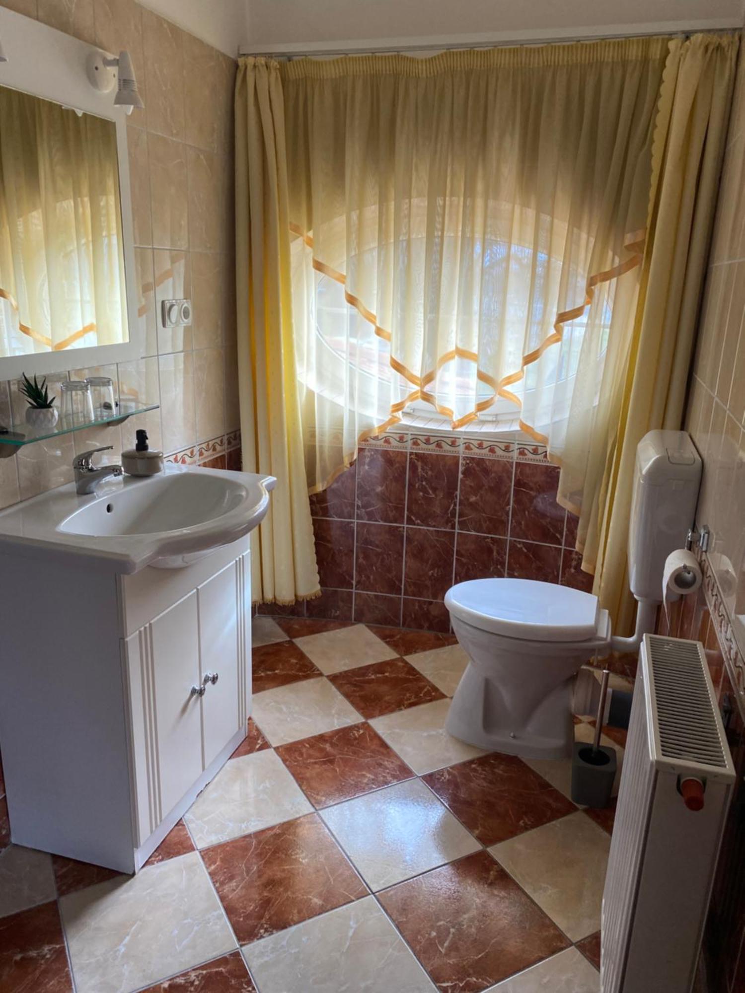 Ambrozia Guesthouse 瑙吉考尼饶 外观 照片